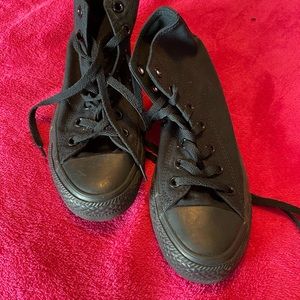 Black Converse High Top size men 6 women 8